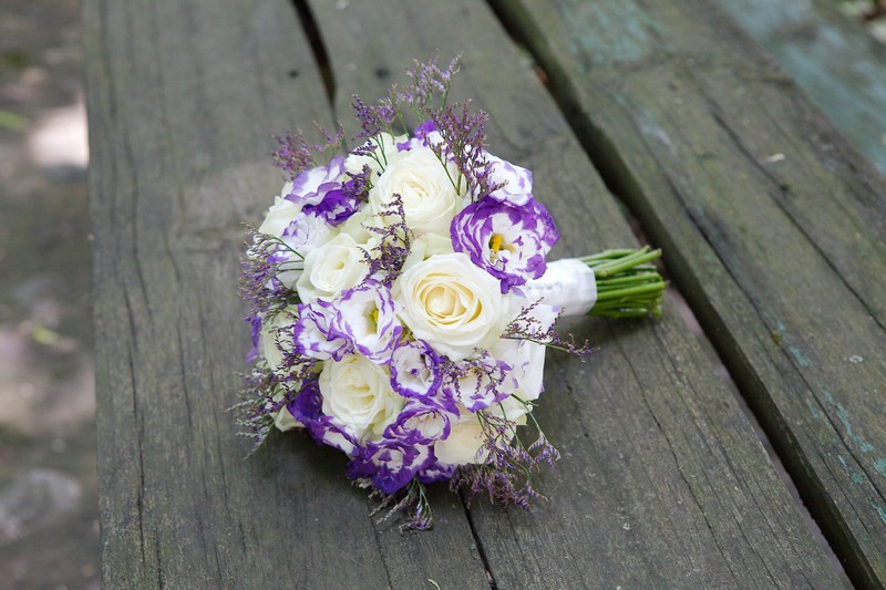 fioletowy bukiet ślubny , bukiet w kolorze fioletu