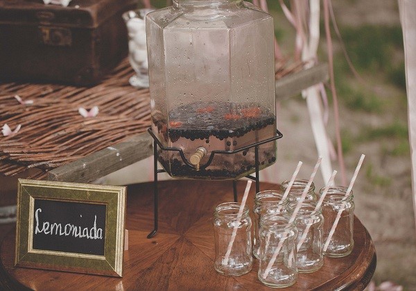 aranżacja słodkiego stołu na wesele w stylu vintage