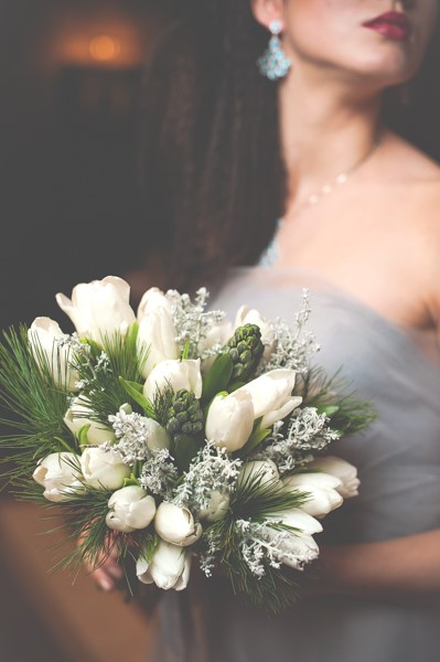Biały bukiet ślubny z tulipanami