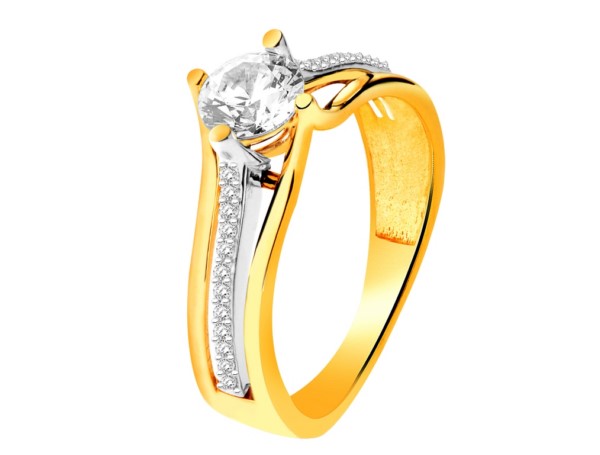 lśniący piękny pierścionek zaręczynowy