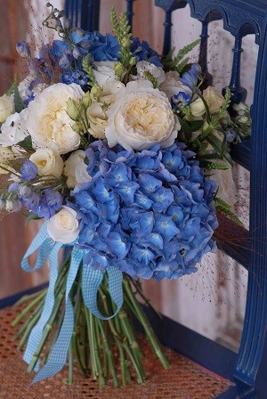 niebieski rustykalny bukiet ślubny