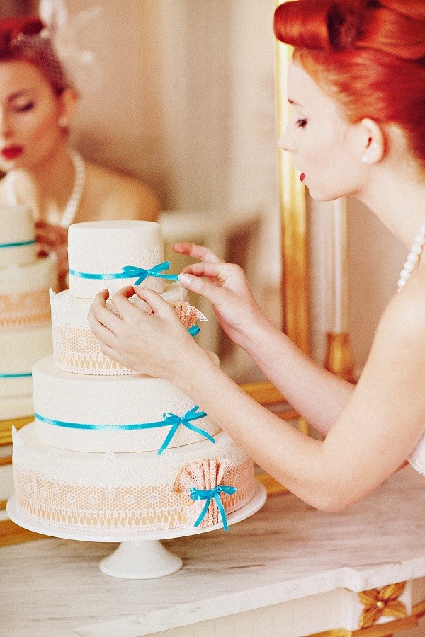 tort weselny, niebieski tort weselny, kremowy tort weselny