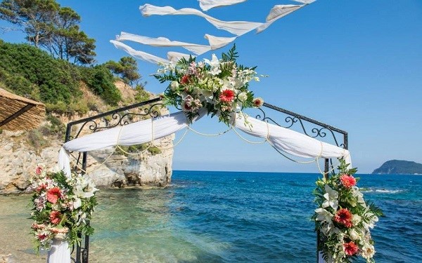 ołtarz ślubny na plaży, ślub w grecji, ślub za granicą, ślub na wyspie cameo, ślub na plaży