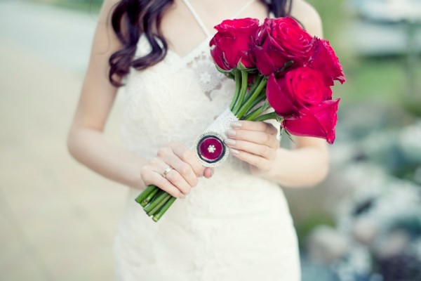 Czerwony bukiet ślubny z róż