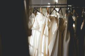 Sukienki na wesele – jakie modele dla mamy pana młodego i mamy pani młodej?