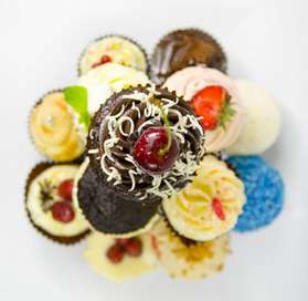 Słodycze na wesele: Miłość zaklęta w cupcakes