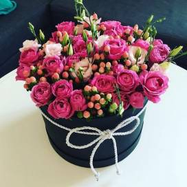 Tradycyjne kwiaty czy nowoczesny flower box – co lepsze na prezent?