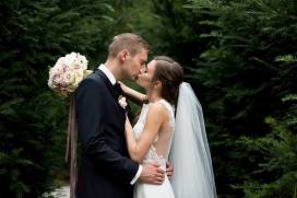 Romantyczne i subtelne dekoracje weselne - ślub Ani i Bartka