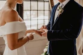 Jakie upominki dla gości weselnych warto podarować?