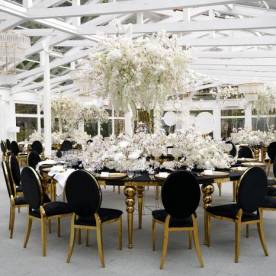 Krzesła na wesele – jak wybrać idealne siedziska dopasowane do stylu uroczystości