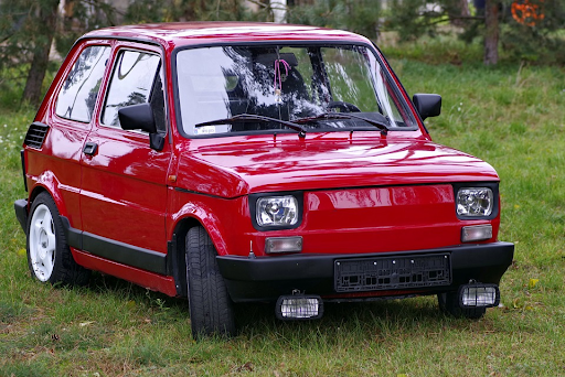 Polski Fiat 126 p. Czerwony Maluch