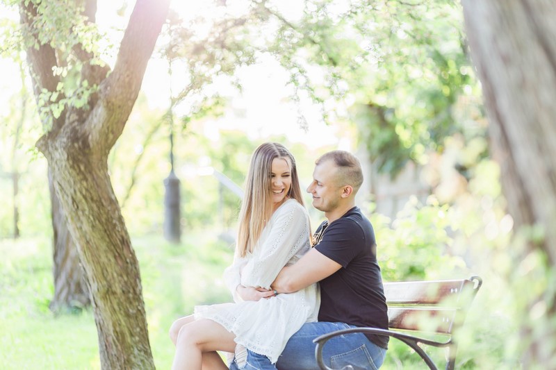 sesja narzeczeńska zdjęcia narzeczeńskie sesja zdjęciowa zaręczynowa zaręczyny narzeczeni ślub wesele zdjęcia fotografia narzeczeńska fotografia ślubna Kasia Furman FotograFKasia