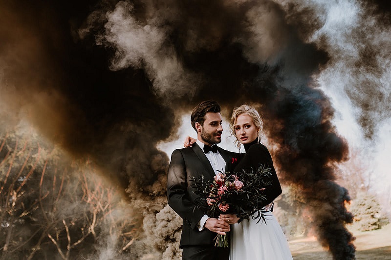  ślub wesele bomby dymne smoke bombs zdjęcia ślubne inspiracje portrety ślubne fotograf ślubny fotograf na ślub fotograf ślubny Kraków Jasny Kadr Fotografia