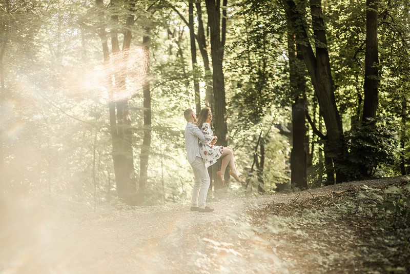 Narzeczeni zaręczyny sesja narzeczeńska sesja zaręczynowa inspiracje porady fotografia zaręczynowa fotografia narzeczeńska fotograf ślubny Kraków fotograf ślubny Sandomierz FotograF Kasia Furman