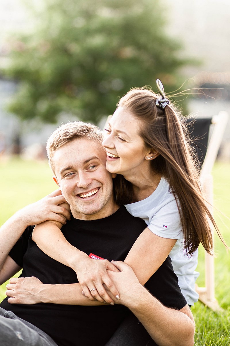 Narzeczeni zaręczyny sesja narzeczeńska sesja zaręczynowa inspiracje porady fotografia zaręczynowa fotografia narzeczeńska fotograf ślubny Kraków fotograf ślubny Sandomierz FotograF Kasia Furman