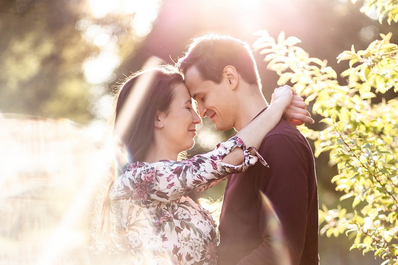 Narzeczeni zaręczyny sesja narzeczeńska sesja zaręczynowa inspiracje porady fotografia zaręczynowa fotografia narzeczeńska fotograf ślubny Kraków fotograf ślubny Sandomierz FotograF Kasia Furman