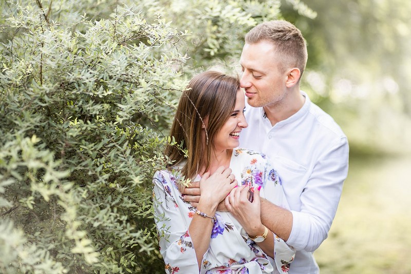 Narzeczeni zaręczyny sesja narzeczeńska sesja zaręczynowa inspiracje porady fotografia zaręczynowa fotografia narzeczeńska fotograf ślubny Kraków fotograf ślubny Sandomierz FotograF Kasia Furman