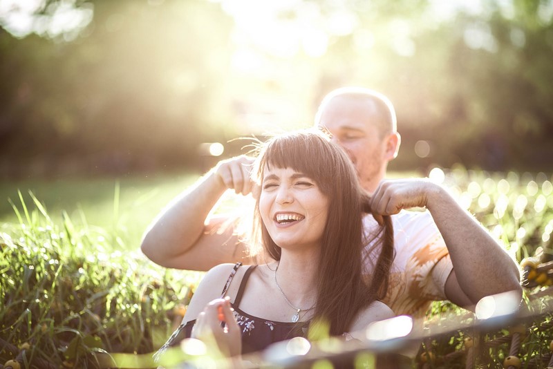 Narzeczeni zaręczyny sesja narzeczeńska sesja zaręczynowa inspiracje porady fotografia zaręczynowa fotografia narzeczeńska fotograf ślubny Kraków fotograf ślubny Sandomierz FotograF Kasia Furman