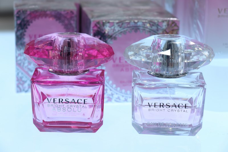 ślub wesele kobieta perfumy damskie versace inspiracje  versace bright crystal