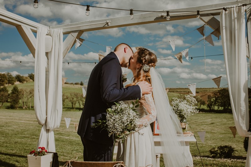 ślub plenerowy Panna Młoda Pan Młody ślub wesele ślub w plenerze ślub plenerowy w Dolinie Stawu  fotografia ślubna fotografia weselna zdjęcia ślubne reportaż ślubny fotografia na ślub fotografia na wesele fotograf ślubny Kraków fotograf ślubny Katowice fotografia ślubna Kraków fotografia ślubna Katowice Anna Więcławska Fotografia