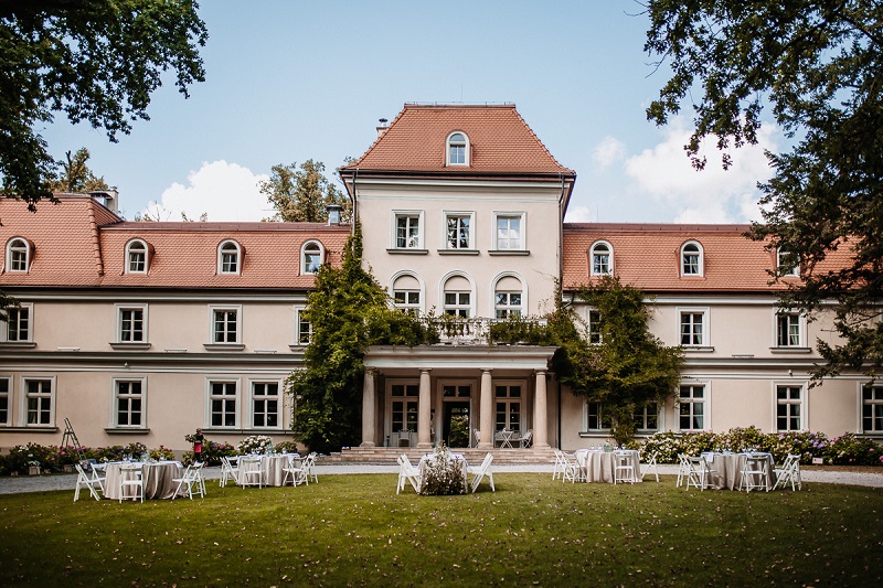 ślub wesele miejsce na ślub cywilny plenerowy miejsce na wesele Kraków miejsce na wesele Małopolska miejsce na wesele Dobczyce Dwór Sieraków miejsce na wesele 2021 2022 wesele 2021 wesele 2022 inspiracje porady 