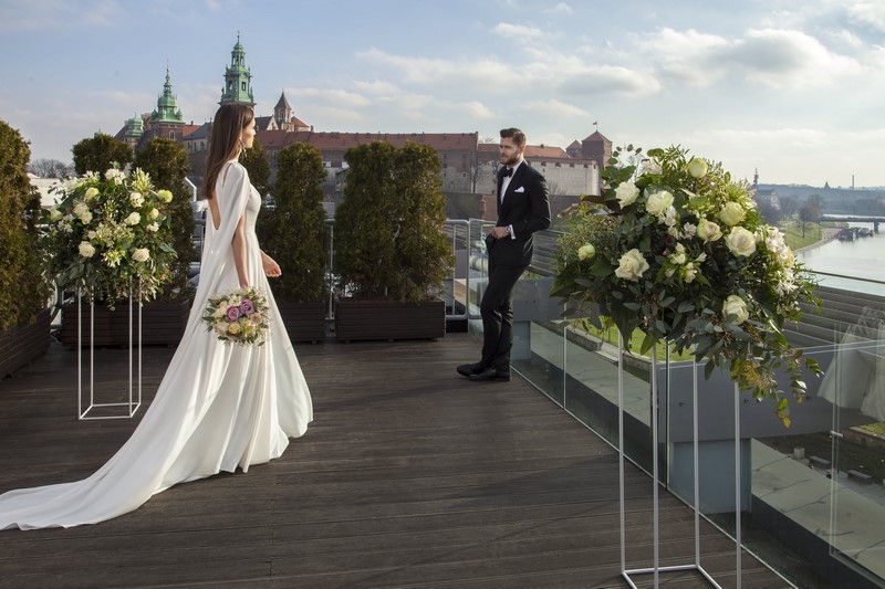 ślub plenerowy wesele na tarasie sala weselna ślub i wesele w Krakowie miejsce na wesele Kraków Sheraton Grand Kraków przyjęcie weselne w Krakowie inspiracje porady 