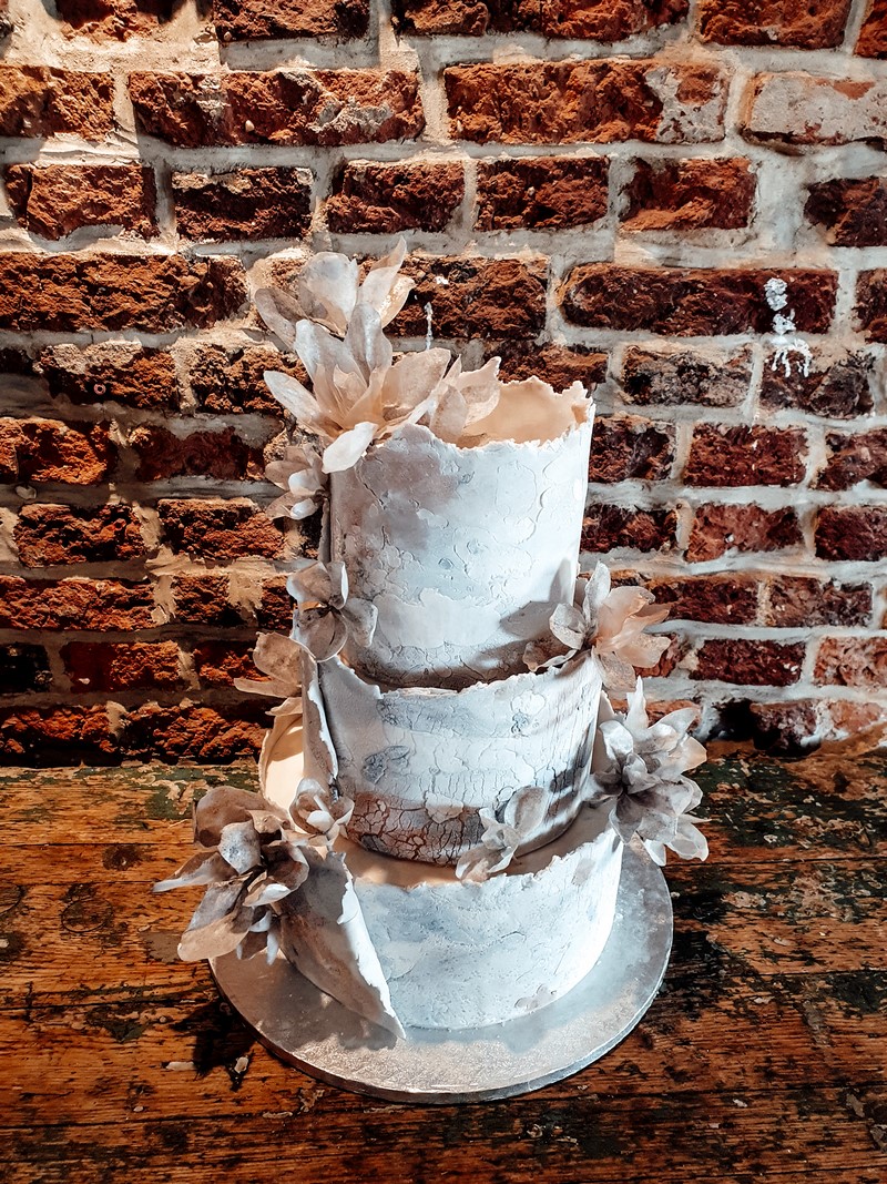Blueberry Cakery  tort weselny torty weselne torty które zachwycają inspiracje tortowe 2021 ślub 2021 trendy w tortach 2021 