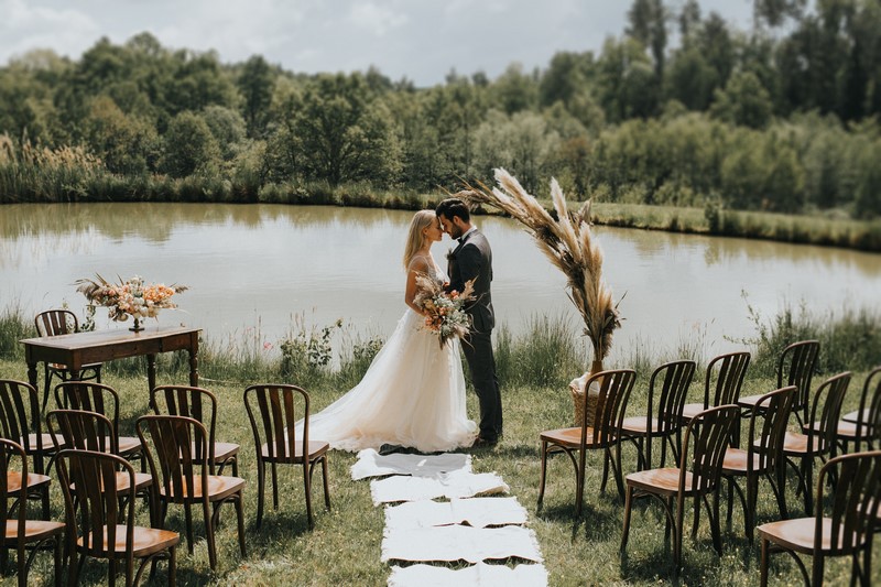 ślub wesele ceremonia ślubna ślub w plenerze ślub cywilny w plenerze jezioro ślub nad jeziorem folwark zalesie kraków 