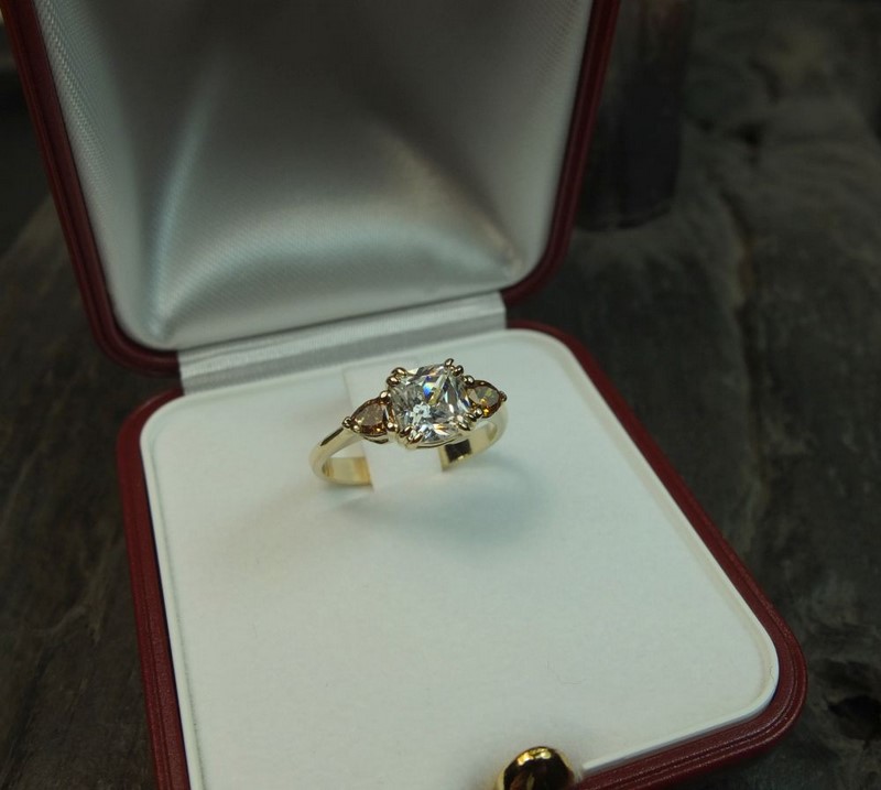 ślub wesele pierścionek zaręczynowy zaręczyny pierścionek na zaręczyny inspiracje porady jak dbać o pierścionek zaręczynowy Buchwic Concept Jewellery 