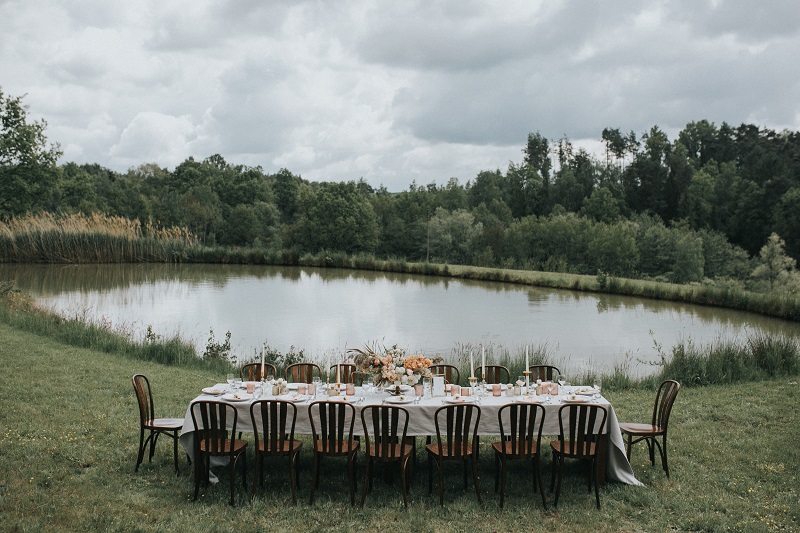 wesele plenerowe, wesele nad jeziorem , slub nad jeziorem, slub plenerowy, elegant boho 