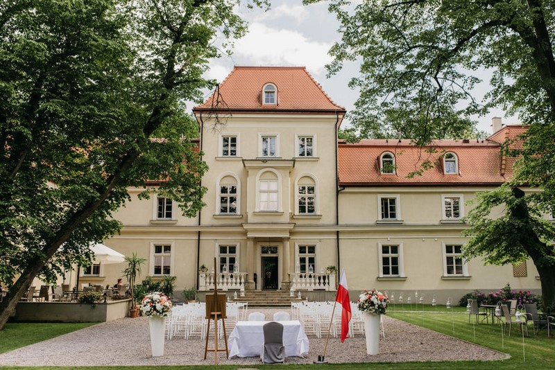 ślub wesele miejsce na wesele Kraków okolice Dwór Sieraków wesele w namiocie wesele w dworze wesele plenerowe inspiracje 