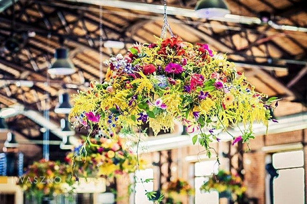 żyrandole z żywych kwiatów na ślub i wesele 2015