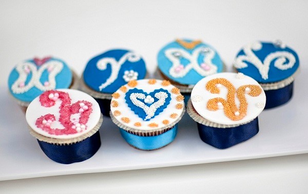 cupcakes wesele z akcentem energetycznego niebieskiego