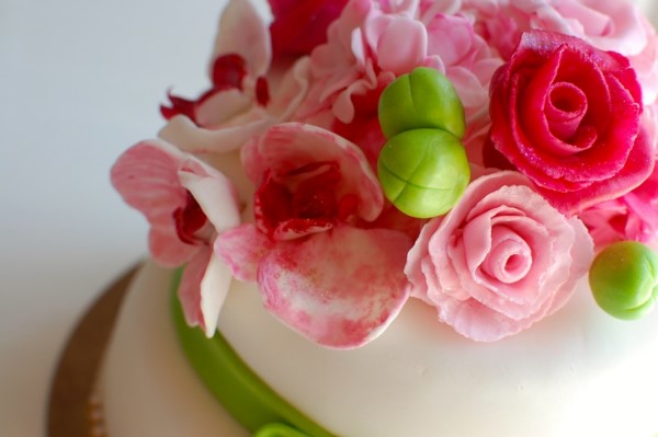 Torty na wesele z kwiatami cukrowymi