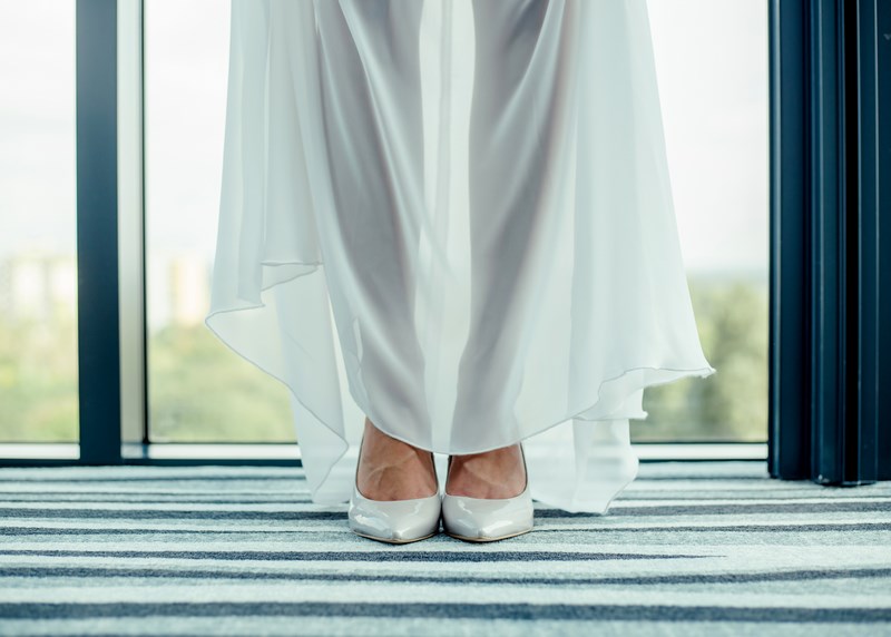 buty ślubne, suknia ślubna, biała suknia ślubna