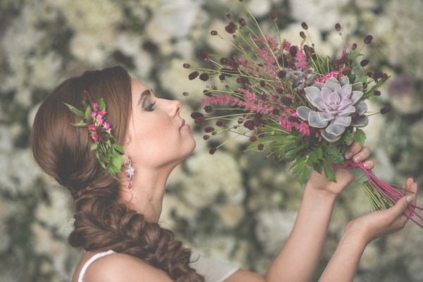 fioletowy bukiet z sukulentami w stylu boho, trendy i bukiety ślubne 2015 2016