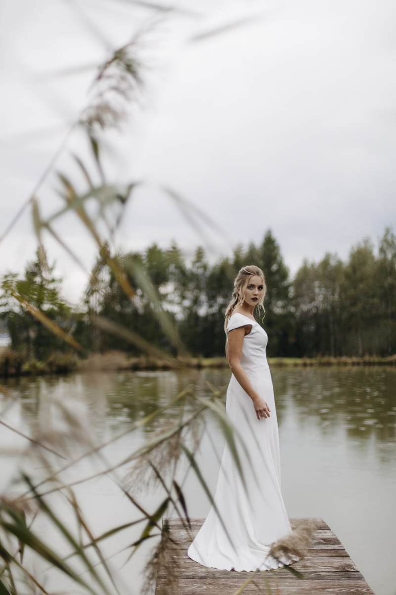 ślub wesele dekoracje weselne kolczyki ślubne tort weselny kwiaty na wesele suknia ślubna garnitur ślubny sesja ślubna stylizowana sesja ślubna inspiracje porady makijaż fryzura ślubna poligrafia ślubna trawy pampasy trendy 2020