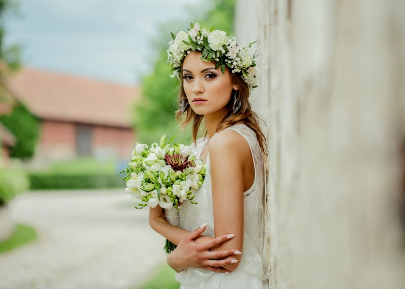 suknia ślubna boho, bukiet ślubny, wianek na ślub