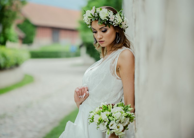 suknia ślubna boho, bukiet ślubny, wianek na ślub