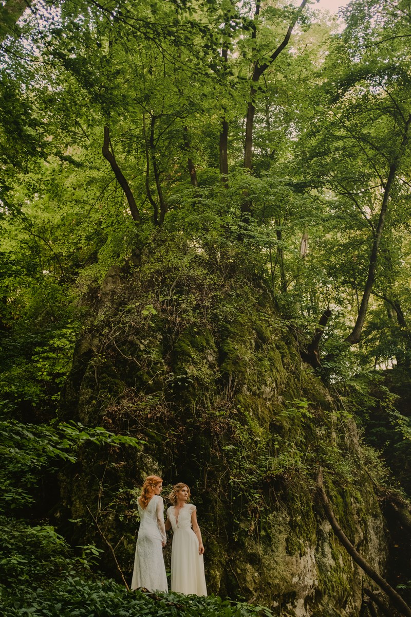 lesne zdjecia, zdjecia w lesie, sesja slubna, panny mlode, wedding lookbook, bajkowa sesja, fairytail, lesne nimfy, ophelia, 