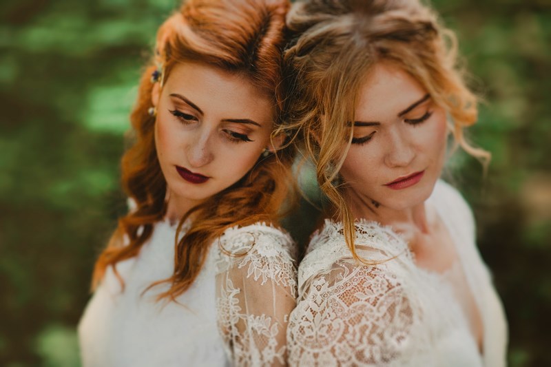 lesne zdjecia, zdjecia w lesie, sesja slubna, panny mlode, wedding lookbook, bajkowa sesja, fairytail, lesne nimfy, ophelia, 