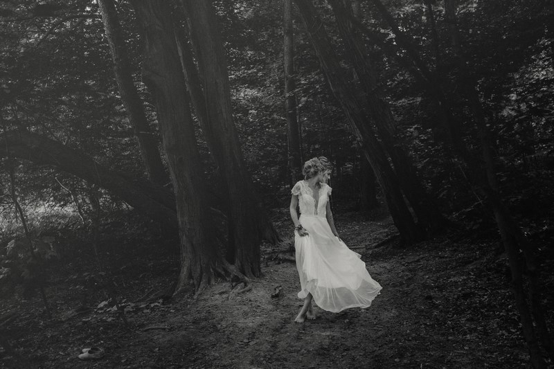 lesne zdjecia, zdjecia w lesie, sesja slubna, panny mlode, wedding lookbook, bajkowa sesja, fairytail, lesne nimfy, ophelia, 