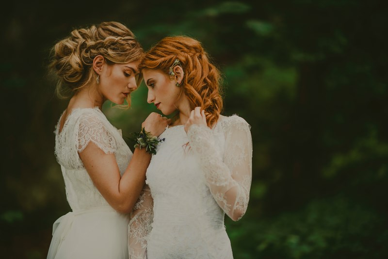 lesne zdjecia, zdjecia w lesie, sesja slubna, panny mlode, wedding lookbook, bajkowa sesja, fairytail, lesne nimfy, ophelia, 