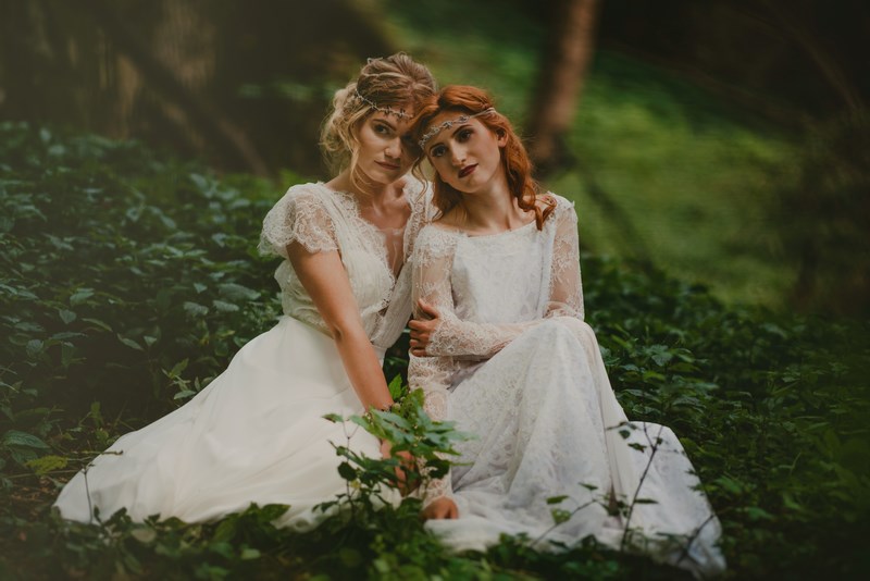 lesne zdjecia, zdjecia w lesie, sesja slubna, panny mlode, wedding lookbook, bajkowa sesja, fairytail, lesne nimfy, ophelia, 