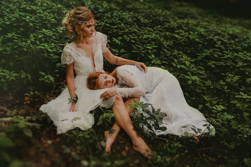 lesne zdjecia, zdjecia w lesie, sesja slubna, panny mlode, wedding lookbook, bajkowa sesja, fairytail, lesne nimfy, ophelia, 