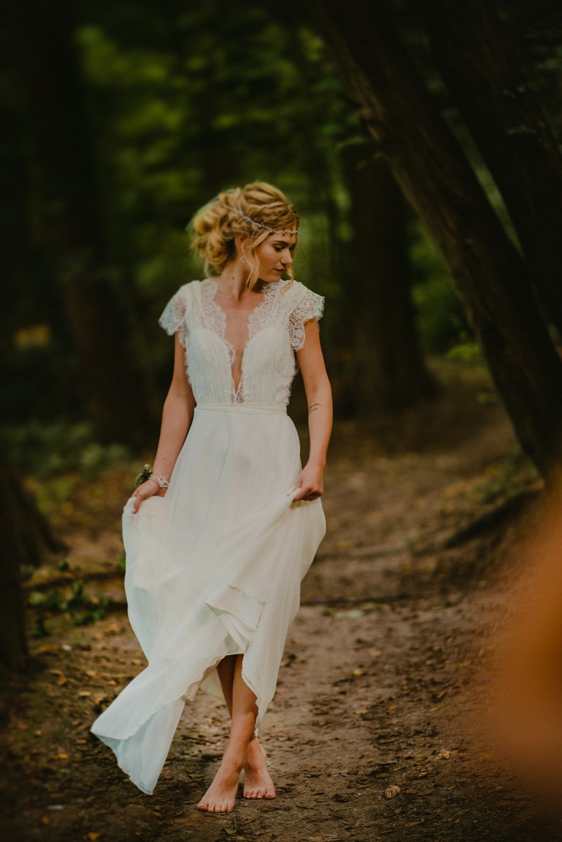 lesne zdjecia, zdjecia w lesie, sesja slubna, panny mlode, wedding lookbook, bajkowa sesja, fairytail, lesne nimfy, ophelia, 