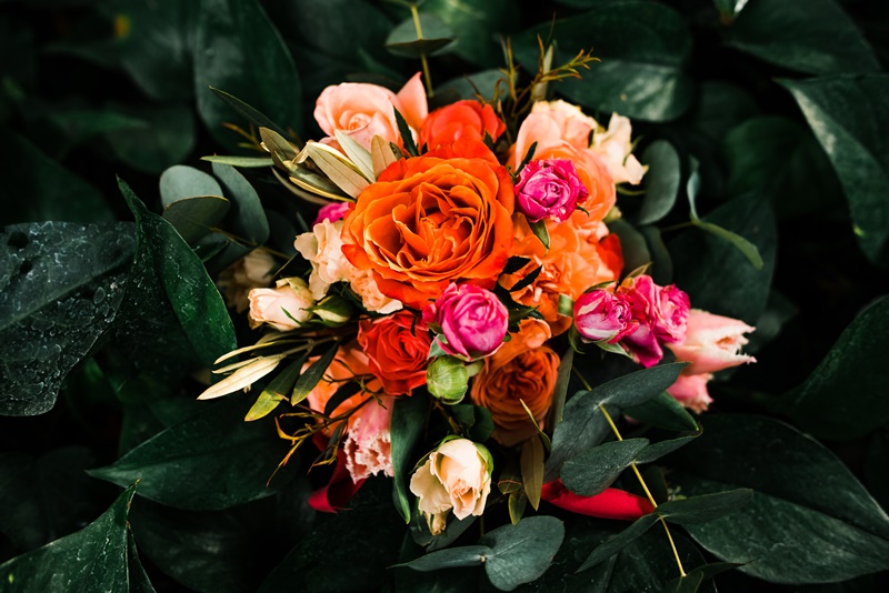 ślub wesele niezłe kwiatki dekoracje ślubne dekoracje weselne kolory fuksja pomarańcz abcslubu yes yes photography inspiracje ślubne motyw przewodni