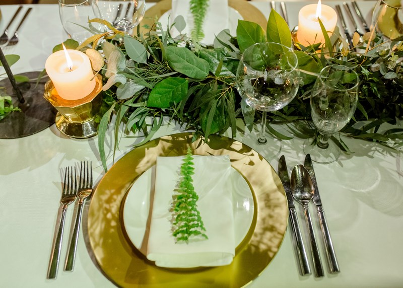 aranżacja stołu, dekoracje ślubne, zielone dekoracje na ślub, dekoracje greenery