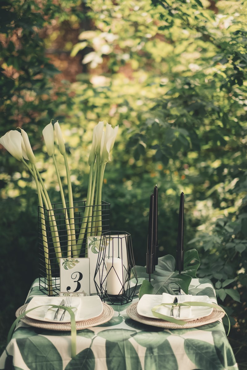 dekoracje florystyczne stół ślubny 
