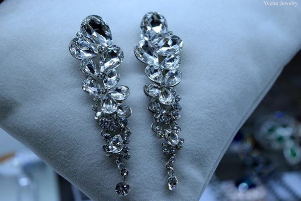 wiszące srebrne kolczyki z zapięciem na zatrzask, biżuteria na ślub